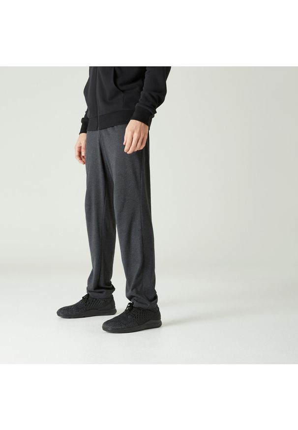 DOMYOS - Spodnie dresowe męskie Domyos Gym & Pilates 100. Kolor: szary. Materiał: poliester, bawełna, materiał. Wzór: ze splotem. Sport: joga i pilates