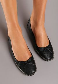 Born2be - Czarne Balerinki Genomics. Nosek buta: czworokąt. Kolor: czarny. Szerokość cholewki: normalna. Wzór: ażurowy, gładki. Obcas: na płaskiej podeszwie. Styl: klasyczny