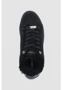 Calvin Klein Buty zamszowe kolor czarny na płaskiej podeszwie. Nosek buta: okrągły. Zapięcie: sznurówki. Kolor: czarny. Materiał: zamsz. Obcas: na płaskiej podeszwie #3