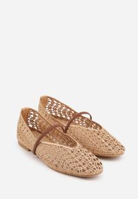 Renee - Beżowe Balerinki Mary Jane z Ażurową Cholewką Imitującą Plecionkę Timina. Zapięcie: bez zapięcia. Kolor: brązowy. Szerokość cholewki: normalna. Wzór: ażurowy. Sezon: wiosna. Styl: boho #9