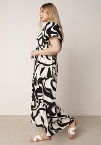 Born2be - Czarna Wiskozowa Sukienka z Bufiastymi Rękawami w Abstrakcyjny Wzór Tibee. Okazja: na co dzień. Kolor: czarny. Materiał: wiskoza. Wzór: nadruk. Typ sukienki: proste. Styl: wakacyjny, casual, elegancki #6