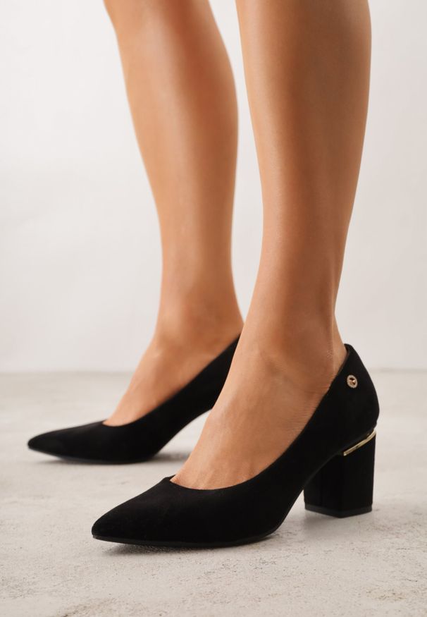 Born2be - Czarne Czółenka na Obcasie ze Skórzaną Wkładką i Metaliczną Wstawką Rasmone. Zapięcie: pasek. Kolor: czarny. Materiał: skóra. Obcas: na obcasie. Styl: klasyczny. Wysokość obcasa: średni