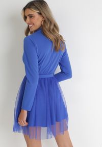 Born2be - Granatowa Kopertowa Sukienka Mini z Paskiem i Tiulem na Dole Anaida. Kolor: niebieski. Materiał: tiul. Wzór: aplikacja. Typ sukienki: kopertowe. Długość: mini #3