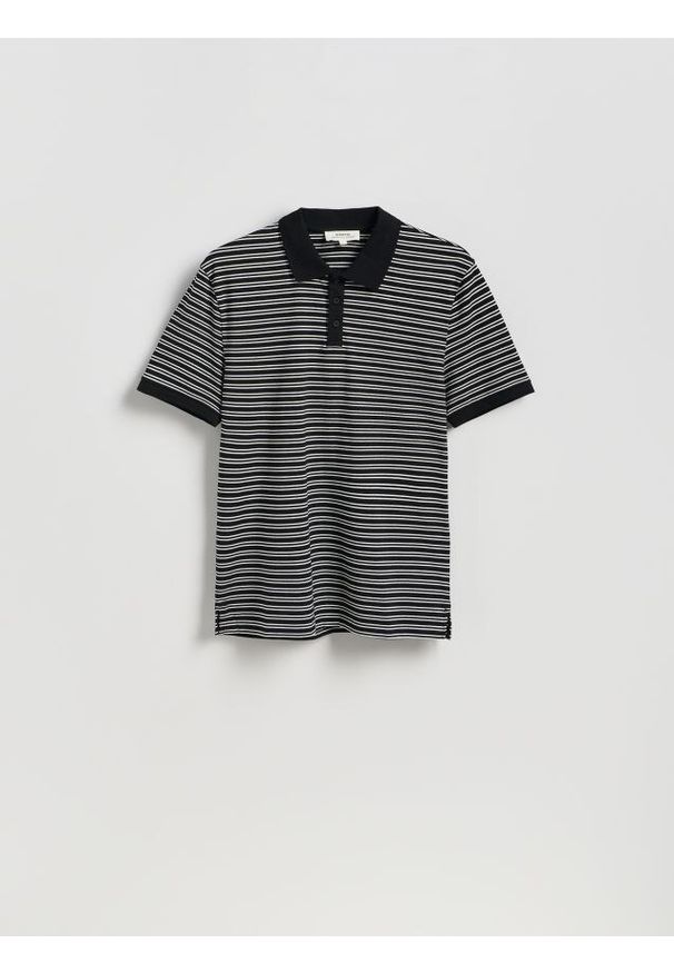 Reserved - Koszulka polo regular w paski - wielobarwny. Typ kołnierza: polo. Materiał: dzianina, bawełna. Wzór: paski