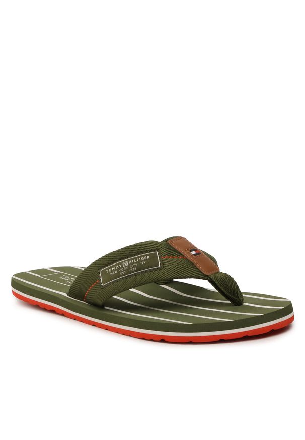 TOMMY HILFIGER - Japonki Tommy Hilfiger Patch Hilfiger Beach Sandal FM0FM04470 Mentor Green L9T. Kolor: zielony. Materiał: materiał