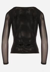 Born2be - Czarna Bluzka Siateczkowa z Wiskozą z Długim Rękawem i Dekoltem w Serce Elanne. Okazja: na co dzień. Kolor: czarny. Materiał: wiskoza. Długość rękawa: długi rękaw. Długość: długie. Styl: klasyczny, casual, elegancki #6