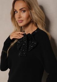 Renee - Czarny Sweter z Prążkowanej Dzianiny z Wiskozą Ozdobiony Cyrkoniami i Wiązaniem Tintorinae. Okazja: na co dzień. Kolor: czarny. Materiał: dzianina, wiskoza, prążkowany. Długość rękawa: długi rękaw. Długość: długie. Wzór: aplikacja. Styl: elegancki, casual #4
