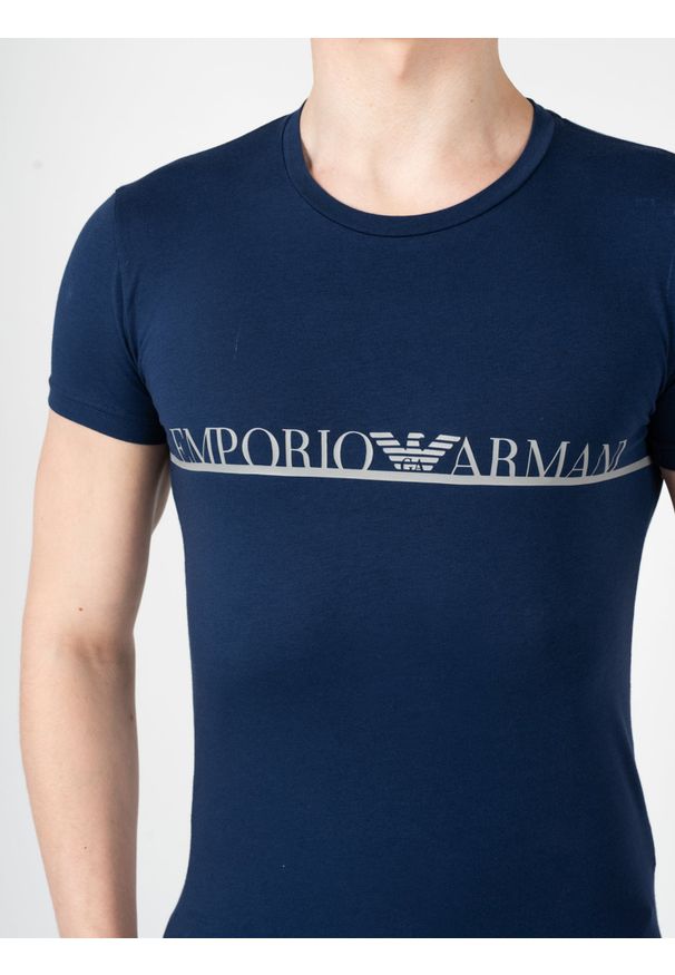 Emporio Armani T-shirt C-neck | 1110353F729 | Mężczyzna | Niebieski. Okazja: na co dzień. Kolor: niebieski. Materiał: bawełna, elastan. Wzór: napisy. Styl: klasyczny, casual