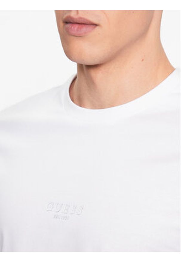 Guess T-Shirt M2YI72 I3Z14 Biały Slim Fit. Kolor: biały. Materiał: bawełna