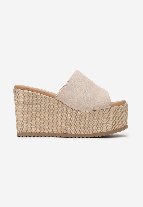 Renee - Beżowe Klapki w Stylu Boho na Platformie i Koturnie z Paskiem z Imitacji Zamszu Marinle. Kolor: beżowy. Materiał: zamsz. Wzór: aplikacja, ażurowy. Obcas: na koturnie. Styl: boho