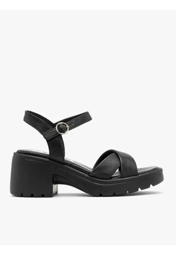 Ryłko - Czarne sandały na masywnym spodzie. Kolor: czarny. Materiał: skóra. Styl: street