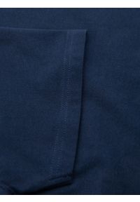 Ombre Clothing - Męska klasyczna bawełniana koszulka z dekoltem w serek BASIC – granatowa V2. Typ kołnierza: dekolt w serek. Kolor: niebieski. Materiał: bawełna. Styl: klasyczny #5