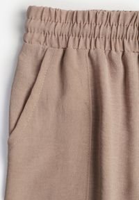 Born2be - Ciemnobeżowe Spodnie z Wiskozą o Szerokim Kroju ze Ściągaczem w Talii Lavirre. Okazja: na co dzień. Kolor: beżowy. Materiał: wiskoza. Styl: wizytowy, casual, klasyczny #8