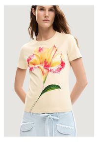 Desigual T-Shirt Estocolmo 26SWTK03 Beżowy Regular Fit. Kolor: beżowy. Materiał: bawełna #4