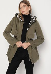Born2be - Zielona Kurtka w Stylu Parki z Odpinanym Kapturem i Ozdobną Podszewką Ismerife. Okazja: na co dzień, na spacer. Kolor: zielony. Styl: casual #6