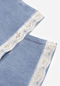Renee - Niebieskie Jeansy z Bawełną i Koronką przy Nogawkach Neathlin. Okazja: na co dzień, do pracy. Stan: podwyższony. Kolor: niebieski. Wzór: koronka. Styl: casual #7