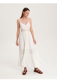 Reserved - Sukienka z ażurowymi wstawkami - złamana biel. Materiał: dzianina, wiskoza. Wzór: ażurowy