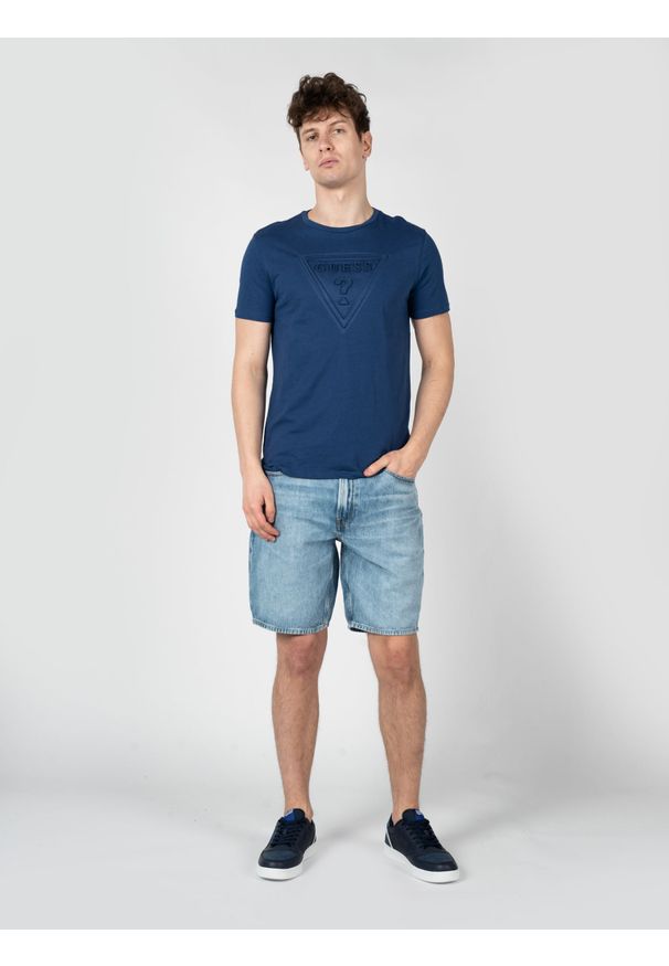 Guess T-Shirt "Gustavo" | X2VI15KAK93 | Mężczyzna | Niebieski. Okazja: na co dzień. Kolor: niebieski. Materiał: bawełna. Styl: klasyczny, casual, elegancki