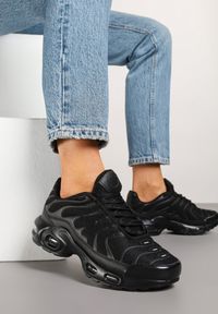 Renee - Czarne Buty Sportowe Sneakersy z Geometrycznym Tłoczeniem Vulinea. Okazja: na co dzień, na spacer. Zapięcie: sznurówki. Kolor: czarny. Materiał: jeans. Wzór: geometria. Obcas: na platformie. Sport: turystyka piesza