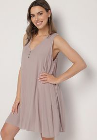 Born2be - Jasnoszara Rozkloszowana Sukienka z Bawełny z Ozdobnymi Guzikami Folusae. Okazja: na co dzień. Typ kołnierza: dekolt w serek. Kolor: szary. Materiał: bawełna. Sezon: wiosna, lato. Typ sukienki: proste. Styl: klasyczny, casual, elegancki #1