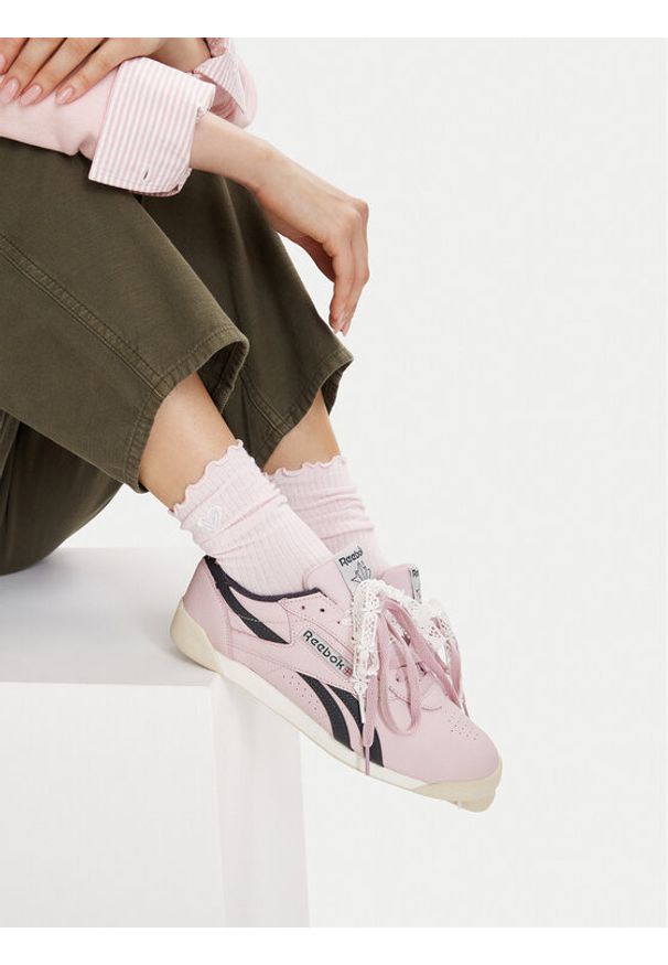 Reebok Sneakersy EO-F/S Lo 100263878 Różowy jasny. Kolor: różowy. Materiał: skóra