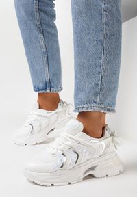 Born2be - Białe Sneakersy na Platformie z Brokatowymi Wstawkami Flenai. Kolor: biały. Wzór: aplikacja. Obcas: na platformie #5