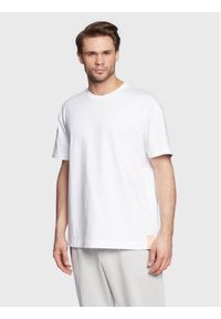 outhorn - Outhorn T-Shirt TTSHM063 Biały Oversize. Kolor: biały. Materiał: bawełna #1