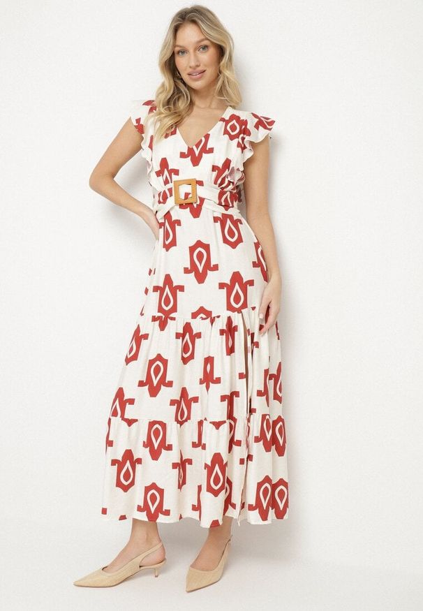 Born2be - Biało-Czerwona Sukienka z Wiskozy Ozdobiona Paskiem z Klamrą i Geometrycznym Wzorem Orivana. Okazja: na imprezę, na co dzień. Typ kołnierza: dekolt w kształcie V. Kolor: czerwony. Materiał: wiskoza. Wzór: aplikacja, geometria. Typ sukienki: proste. Styl: casual, elegancki
