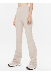 Calvin Klein Jeans Spodnie materiałowe Milano J20J221917 Beżowy Regular Fit. Kolor: beżowy. Materiał: syntetyk, materiał, wiskoza