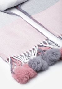 Born2be - Różowy Prostokątny Szalik z Kolorowymi Pomponami Komo. Kolor: różowy. Materiał: wiskoza, bawełna. Wzór: kolorowy #2