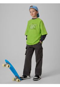 4f - 4F T-shirt loose z nadrukiem chłopięcy - zielony 146/152 (10-12 lat). Okazja: na co dzień, na uczelnię. Kolor: zielony. Materiał: materiał. Wzór: nadruk. Sezon: lato. Styl: casual #2