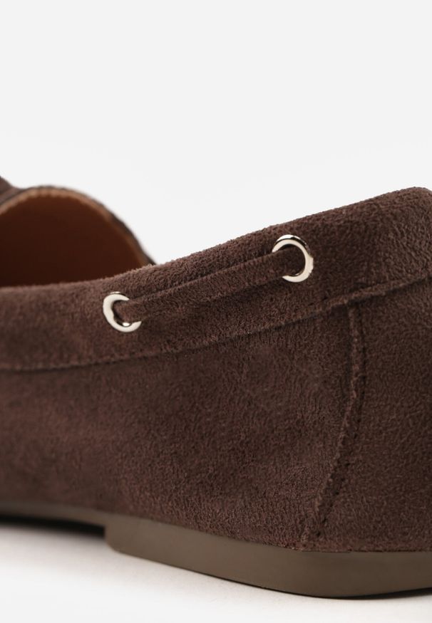 Born2be - Ciemnobrązowe Mokasyny VICES ze Skórzaną Wkładką Ozdobione Wiązaniem Pireronei. Nosek buta: okrągły. Zapięcie: sznurówki. Kolor: brązowy. Materiał: skóra. Wzór: aplikacja. Obcas: na obcasie. Styl: klasyczny. Wysokość obcasa: niski