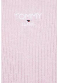 Tommy Jeans sweter damski kolor różowy z półgolfem. Kolor: różowy. Materiał: poliester, dzianina. Długość rękawa: raglanowy rękaw #5