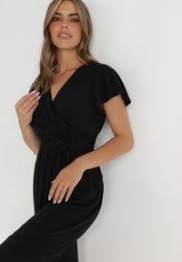 Born2be - Czarny Kombinezon z Wiskozy Cephinous. Okazja: na co dzień. Kolor: czarny. Materiał: wiskoza. Długość rękawa: krótki rękaw. Długość: krótkie. Wzór: jednolity. Sezon: lato. Styl: casual #6