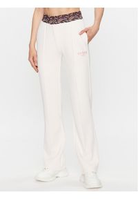 Guess Spodnie dresowe V3YB06 KB212 Biały Regular Fit. Kolor: biały. Materiał: syntetyk, dresówka #1
