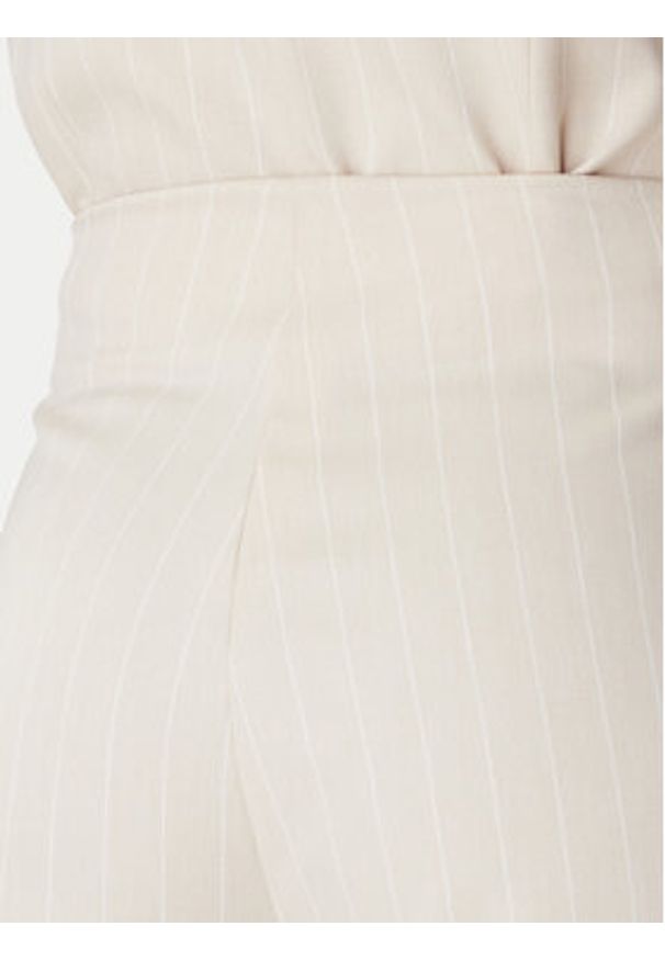 Artigli Szorty materiałowe ACSH004863 Beżowy Regular Fit. Kolor: beżowy. Materiał: syntetyk