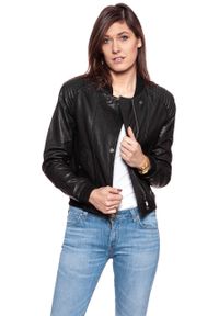 Wrangler - DAMSKA KURTKA SKÓRZANE WRANGLER LEATHER JACKET BLACK W4134ZC01. Kolor: czarny. Materiał: skóra. Styl: klasyczny #9