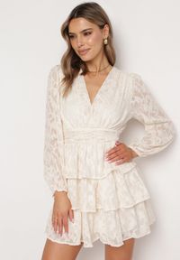 Born2be - Jasnobeżowa Rozkloszowana Sukienka Mini z Marszczeniami i Falbankami Lanevin. Typ kołnierza: kołnierz z falbankami. Kolor: beżowy. Długość: mini #6