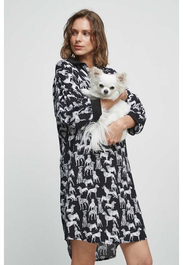 medicine - Medicine sukienka kolor czarny midi oversize. Kolor: czarny. Materiał: tkanina. Typ sukienki: oversize. Długość: midi