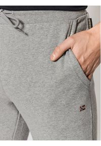 Napapijri Spodnie dresowe Malis NP0A4GBK Szary Regular Fit. Kolor: szary. Materiał: dresówka, bawełna