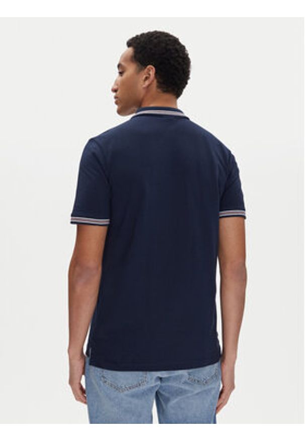 Fila Polo Lubeek FAM0898 Granatowy Regular Fit. Typ kołnierza: polo. Kolor: niebieski. Materiał: bawełna
