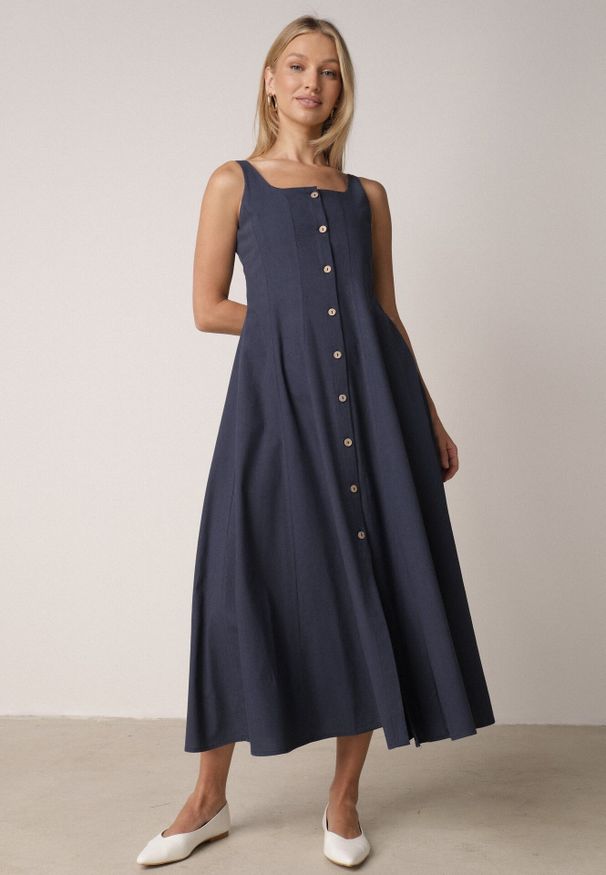 Born2be - Granatowa Rozkloszowana Sukienka z Bawełną Wiskozą i Guzikami Appeia. Okazja: na co dzień. Kolor: niebieski. Materiał: wiskoza, bawełna. Długość rękawa: na ramiączkach. Styl: casual, klasyczny