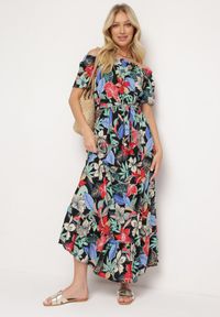 Born2be - Czarno-Zielona Sukienka z Wiskozy w Kwiaty Rozkloszowana Wiązana w Talii Quilbia. Okazja: na spacer, na plażę. Typ kołnierza: dekolt hiszpanka. Kolor: czarny. Materiał: wiskoza. Długość rękawa: krótki rękaw. Wzór: kwiaty. Sezon: lato #3