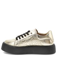 Złote Sneakersy Filippo Modne Obuwie Damskie. Zapięcie: sznurówki. Kolor: złoty. Materiał: materiał. Wzór: geometria. Obcas: na platformie. Styl: klasyczny #4
