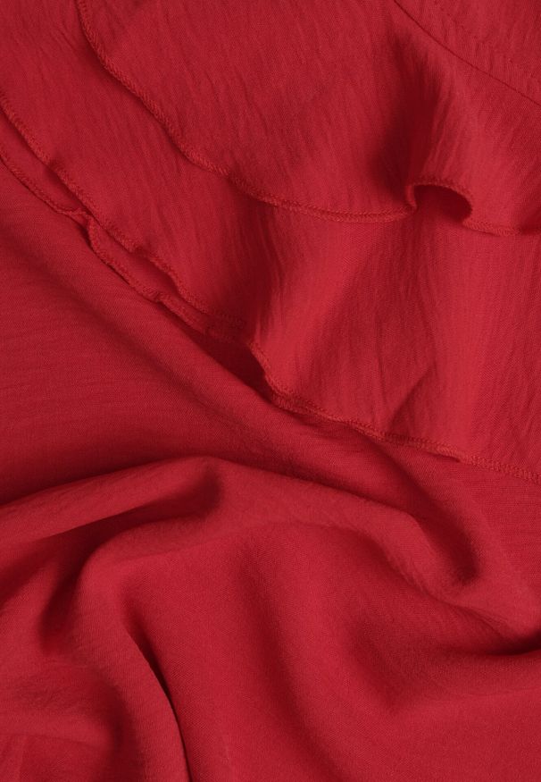 Born2be - Czerwona Trapezowa Sukienka z Krótkim Rękawem z Falbankami Wiązana Cienkim Paskiem Rissalia. Typ kołnierza: kołnierz z falbankami. Kolor: czerwony. Długość rękawa: krótki rękaw. Typ sukienki: trapezowe. Styl: klasyczny