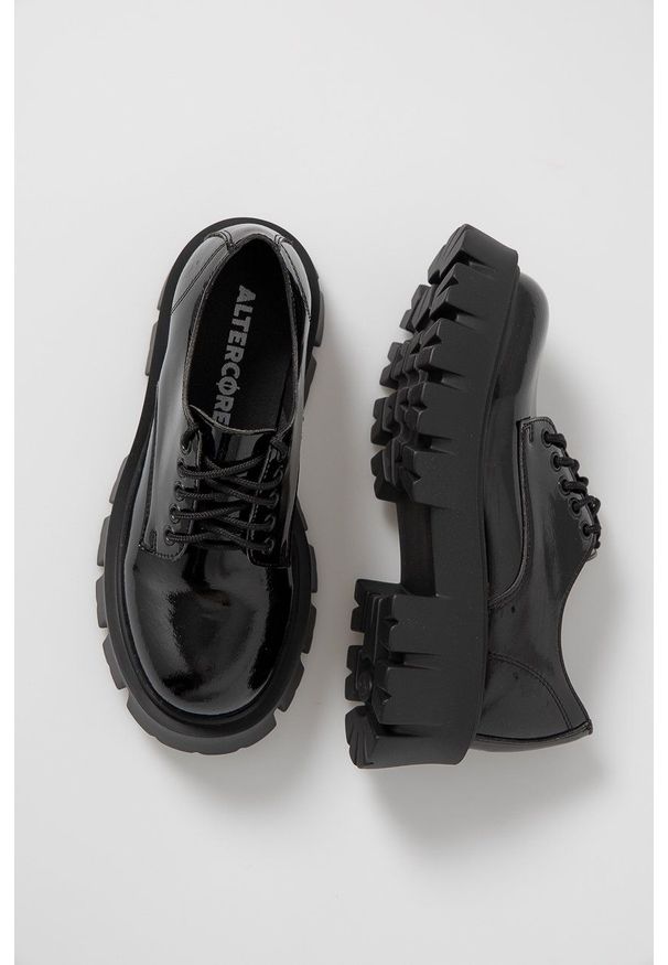 Altercore - Półbuty Deidra Vegan Black Patent. Nosek buta: okrągły. Zapięcie: sznurówki. Kolor: czarny. Obcas: na platformie