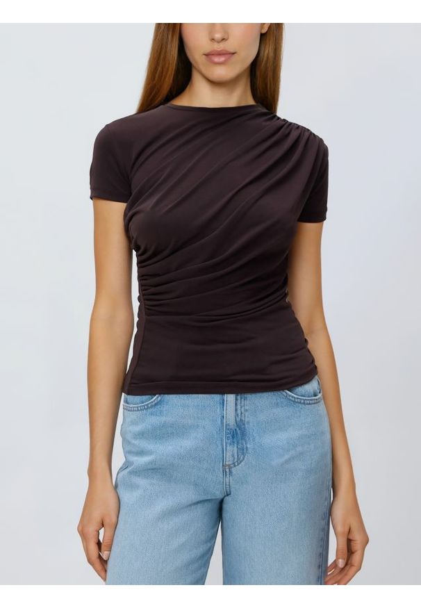 Reserved - T-shirt z ozdobnym marszczeniem - ciemnobrązowy. Kolor: brązowy. Materiał: dzianina. Wzór: gładki