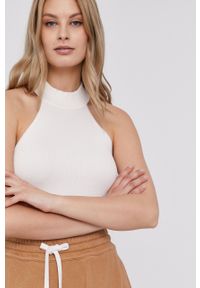 Guess Top damski kolor kremowy. Okazja: na co dzień. Kolor: beżowy. Materiał: dzianina. Wzór: gładki. Styl: casual #1