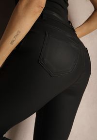 Renee - Czarne Spodnie Skinny z Imitacji Skóry Teyony. Kolor: czarny. Materiał: skóra. Wzór: aplikacja #5