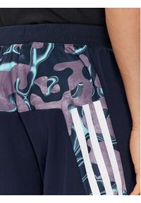 Adidas - adidas Spodnie dresowe Future Icons Allover Print IJ8853 Granatowy Regular Fit. Kolor: niebieski. Materiał: syntetyk. Wzór: nadruk #5